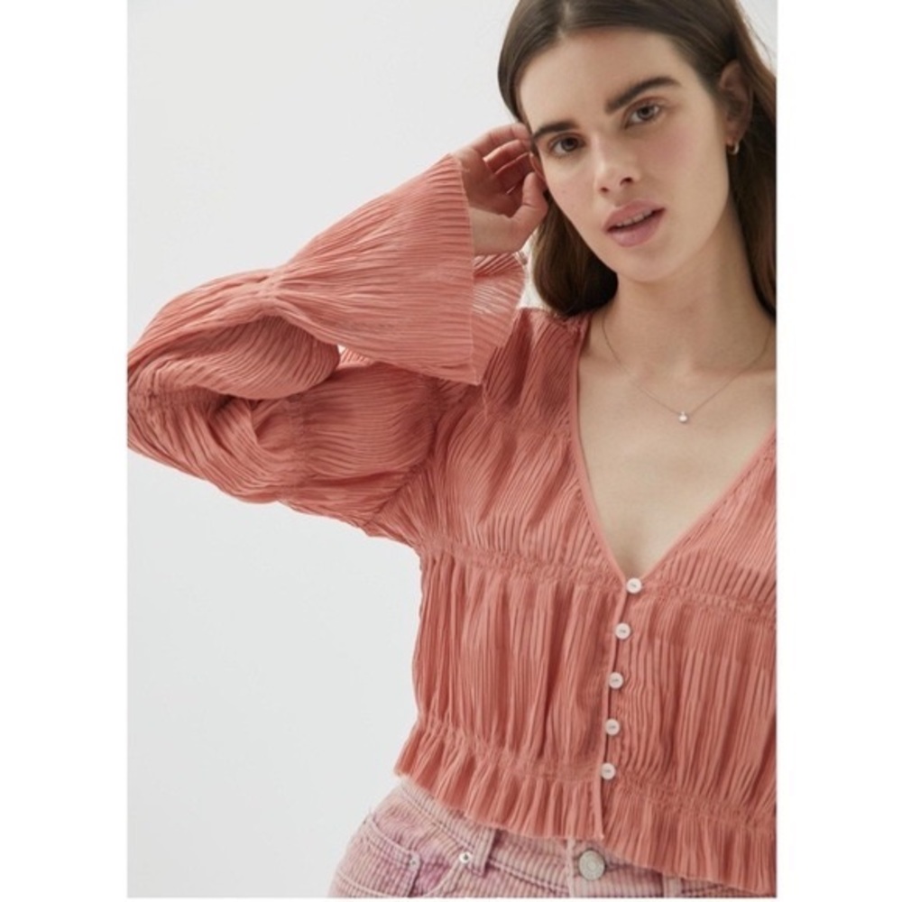 Urban Outfitters Pleated V-Neck Button Front Top in Dusty Rose